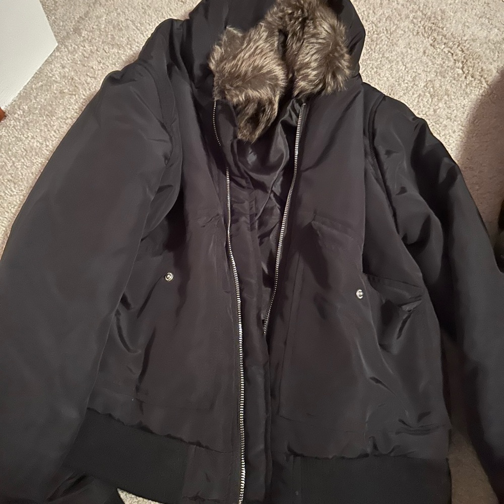 Cropped puffer jacket with fur rim